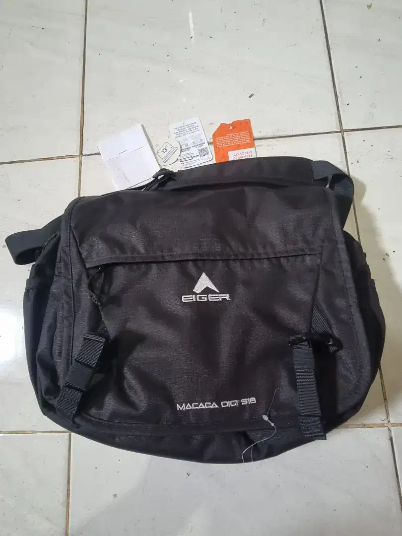 Tas slempang EIGER Macaca S18