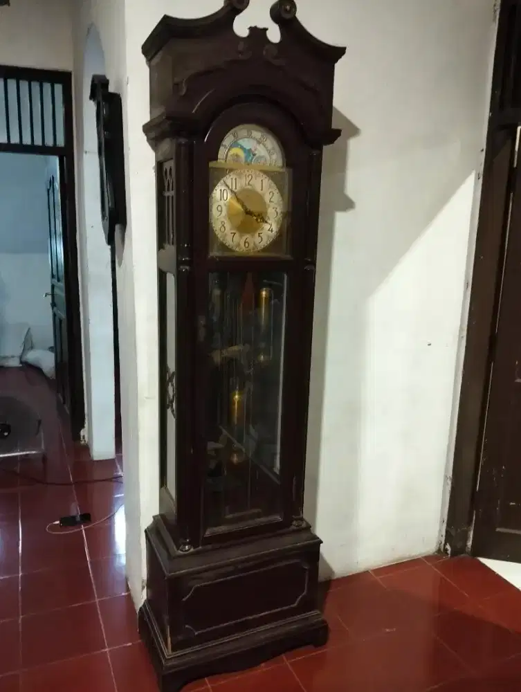 Jam lemari antik merk Junghans