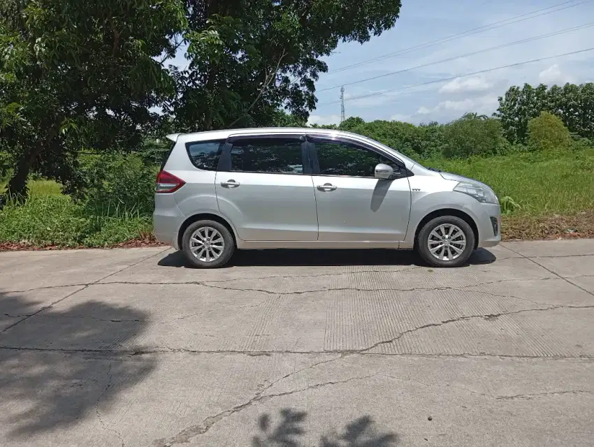 SUZUKI ERTIGA SILVER MANUAL 2012