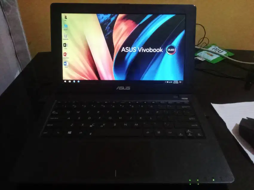 Asus VivoBook. 20 Games PS2, PS3 XBox. Photoshop. Office. Windows 10