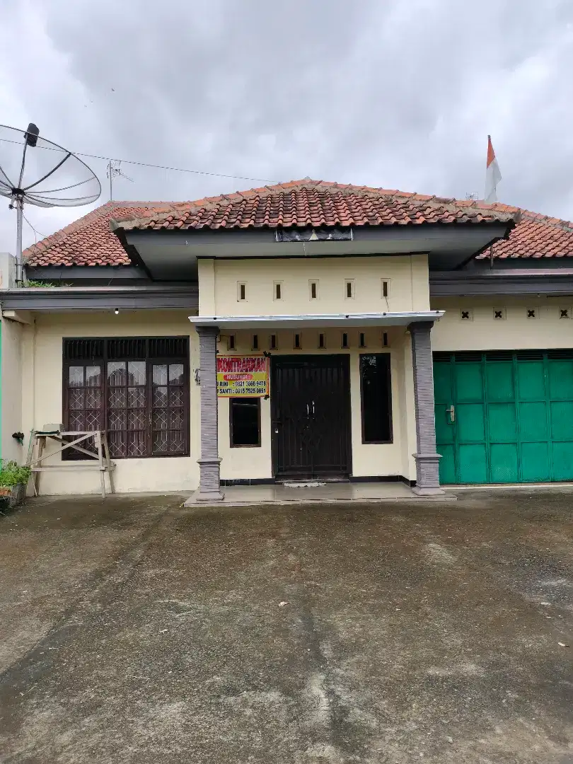 Disewakan rumah pinggir jalan alternatif