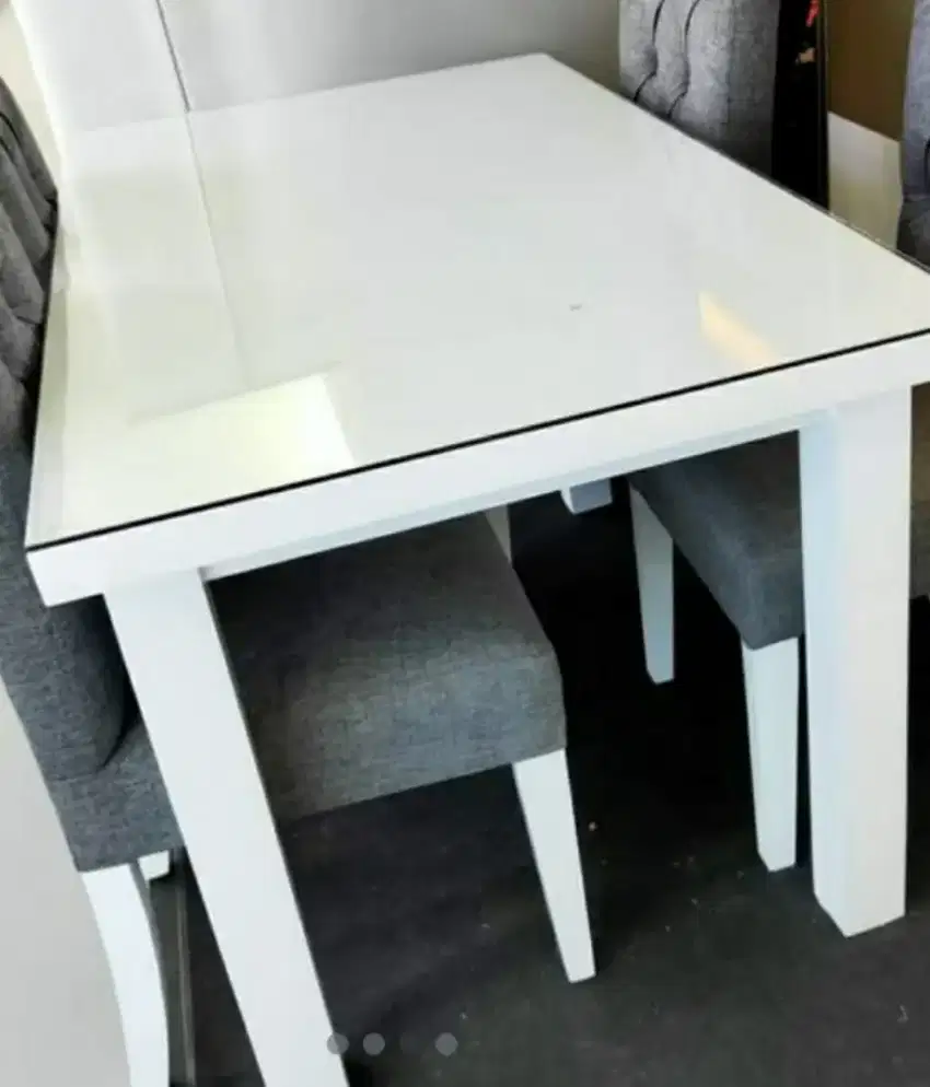 Meja makan ,asli kayu jati di Duko putih, hanya jual Meja nya,saja
