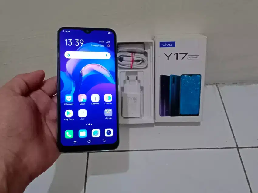 VIVO Y17 RAM 8GB / 256GB 4G LTE Duos 6.35in Finger 5000Mah BUTUH UANG