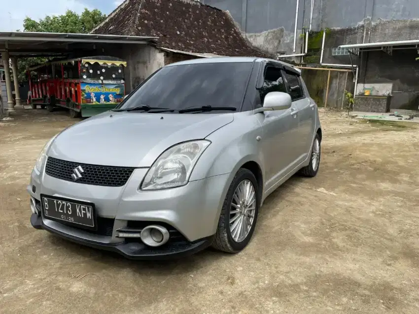 SWIFT GT 2011 AT