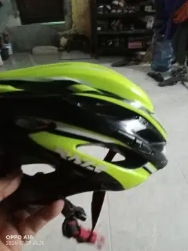 Bu jual helm sepeda merk raze