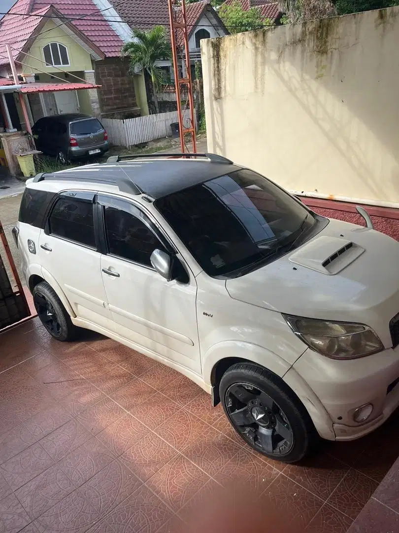 Dijual toyota rush th 2012 warna putih