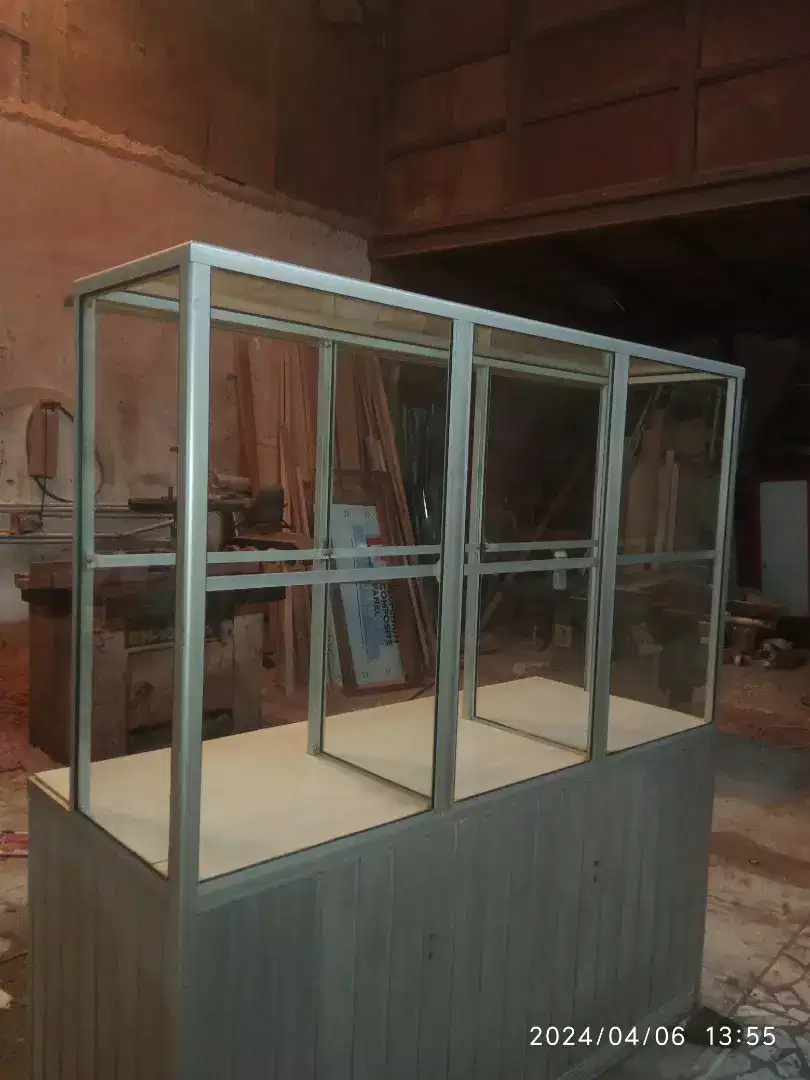 Di jual gerobak  etalase Tanpa roda