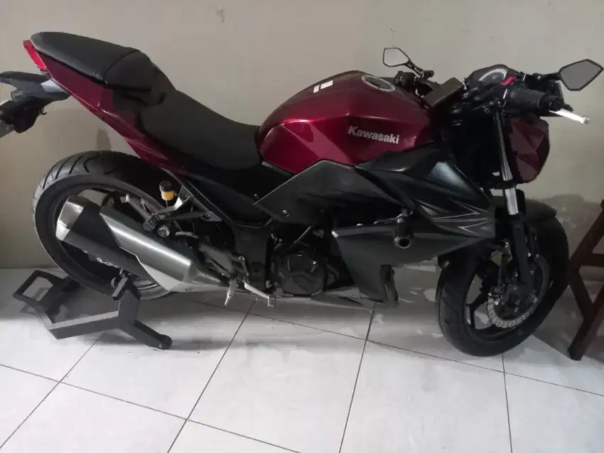 Kawasaki Z250 Tahun 2016 KM under 5000 Merah Maroon