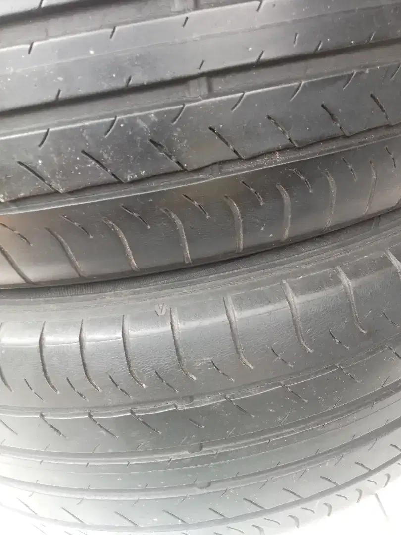 2 ban ukuran 235/60/R 18 dunlop