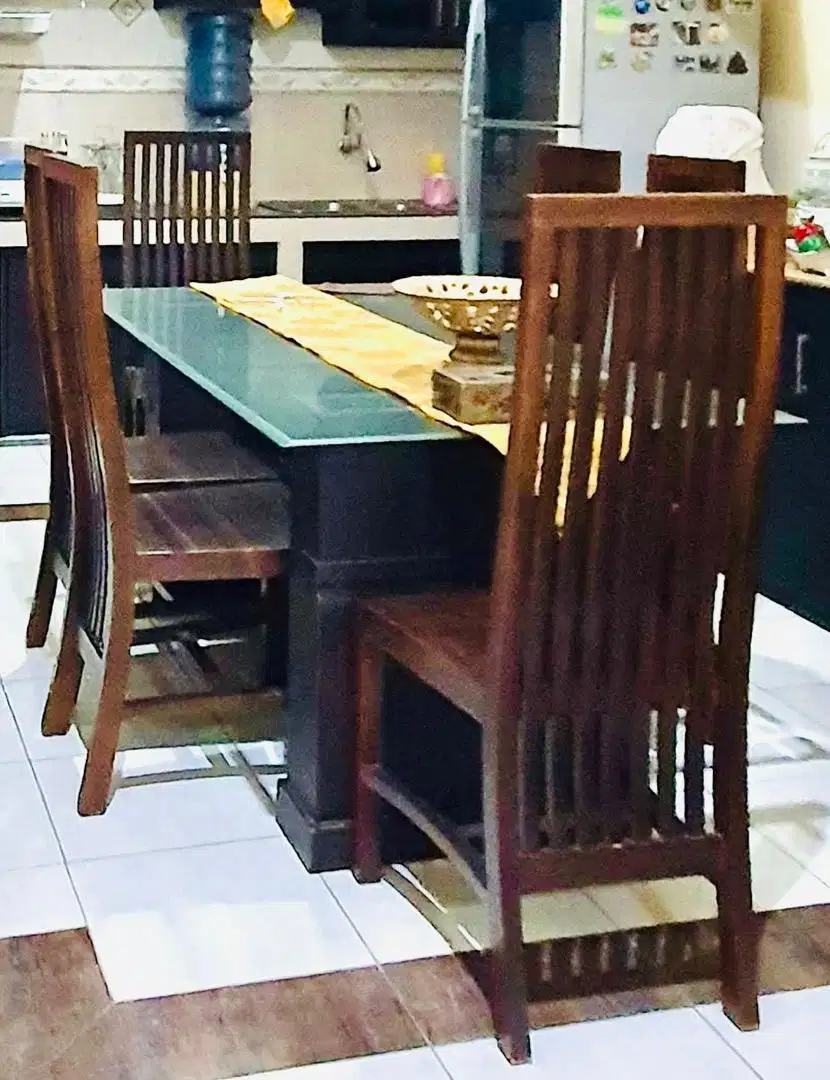 Meja makan jati dengan 6 seater