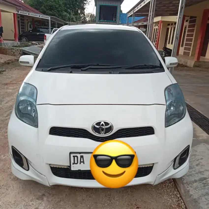 Yaris e matic 2013 putih