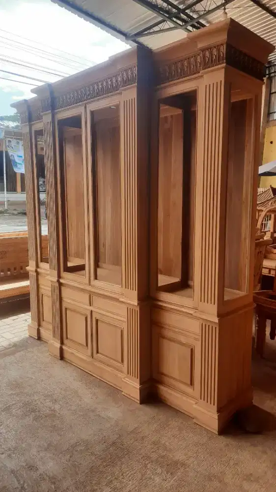 Lemari pajangan pintu 4