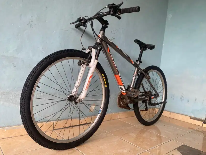 Sepeda gunung MTB Monarch 3 Alloy UK 26 siap gowes