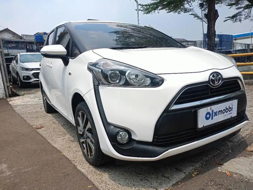 [OLXmobbi] Toyota Sienta 1.5 V Bensin-MT 2017 Putih