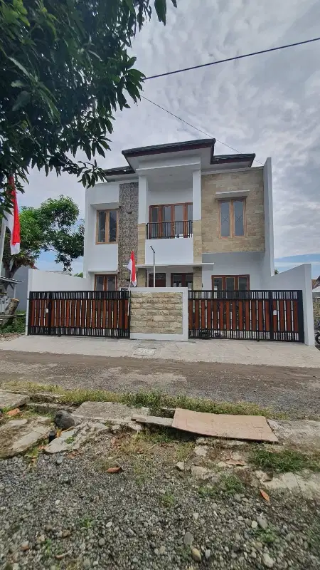 rumah dualantai di slawi kota