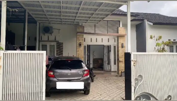 dijual rumah di Padang