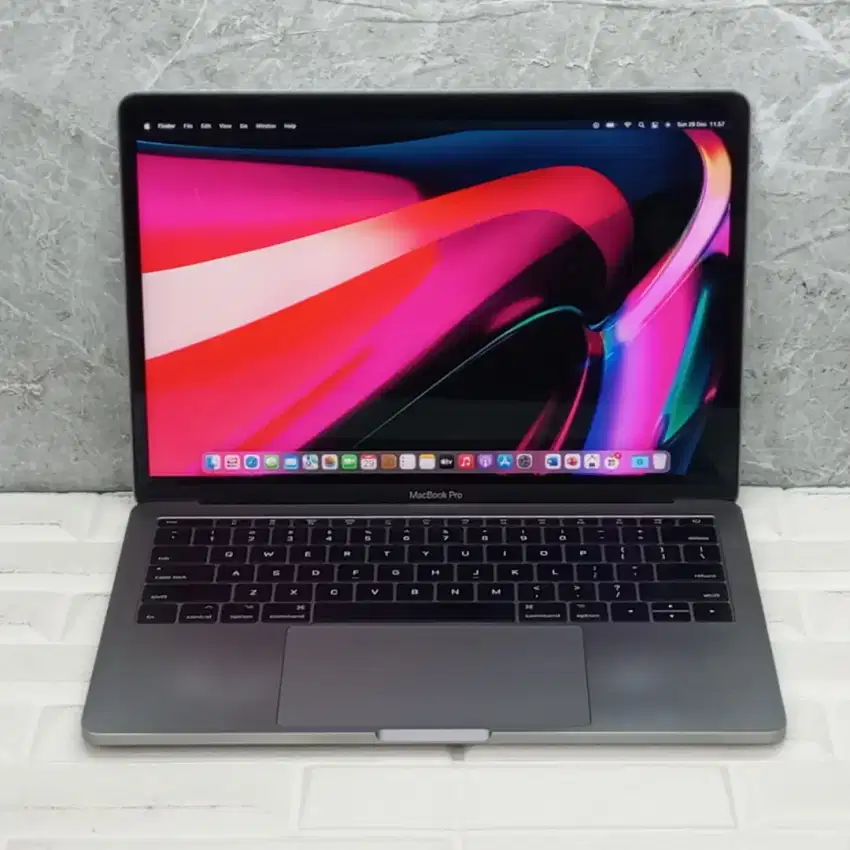 Macbook Pro 2017 Intel Core i5 8/128gb 13 inch Intel Iris