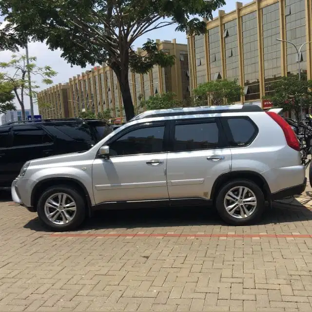 Nissan Xtrail, Type XT,  2.500cc, tahun 2014, automatic & warna silver