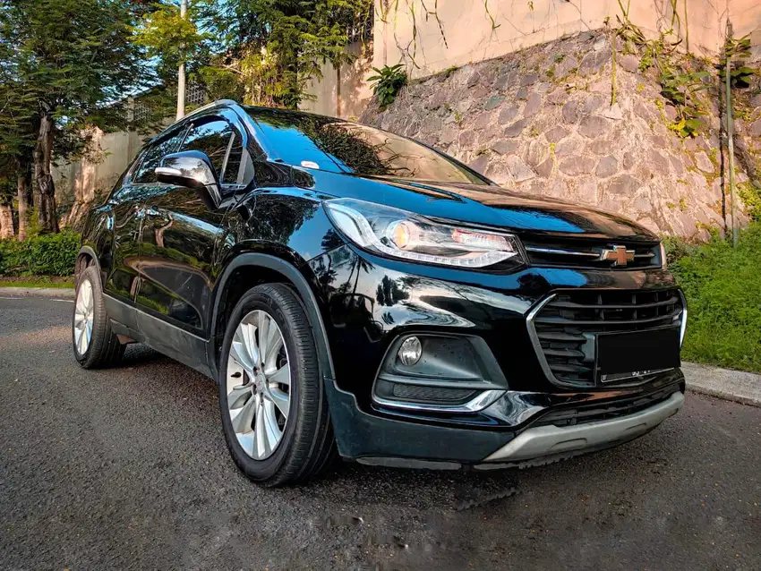 SANGAT TERAWAT ISTIMEWA !! CHEVROLET TRAX 1.4 TURBO LTZ 2017 HITAM