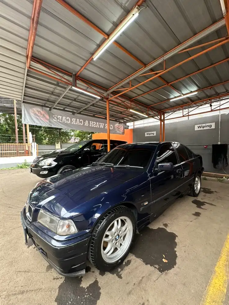 BMW 318i 1996 Bensin