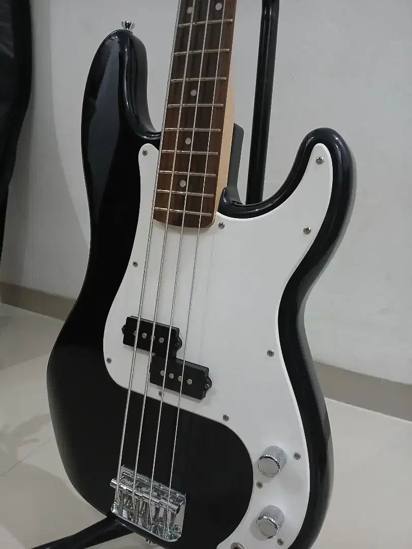 Bass squier percusion