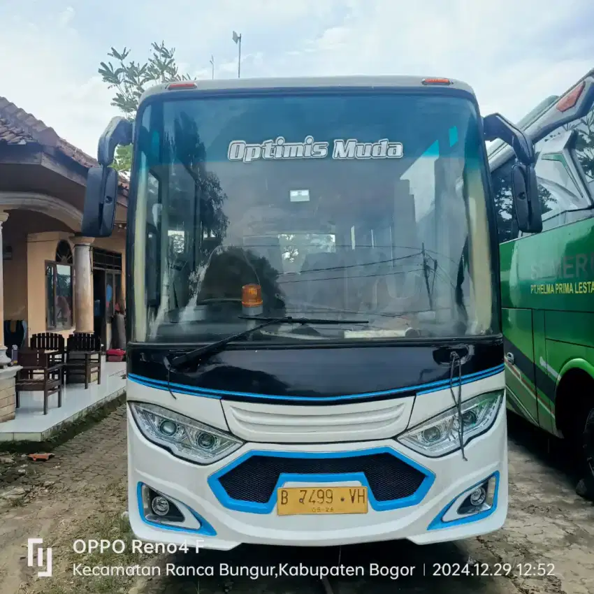 Bus medium merk HINO 2016