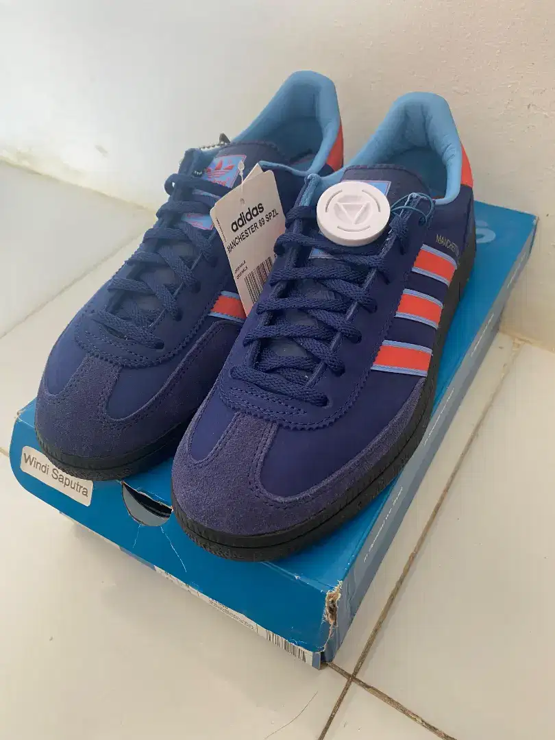 ADIDAS ORIGINAL MANCHESTER sz 42