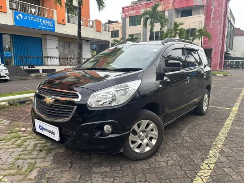 Pajak Panjang - Chevrolet Spin 1.5 LTZ Bensin-MT 2014 Hitam (KZJ)