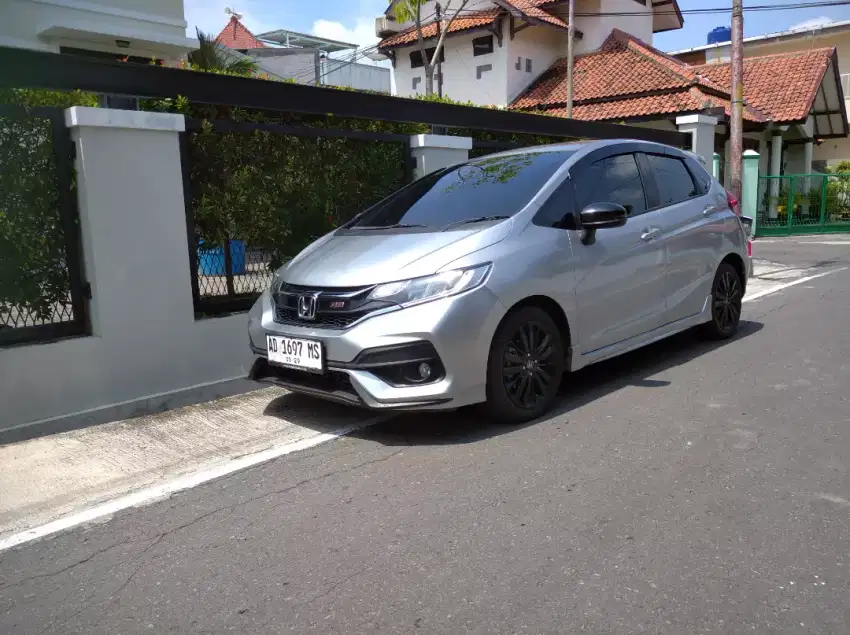 Jazz RS 2019 silver metalik honda jazz 2019 RS cvt automatik at