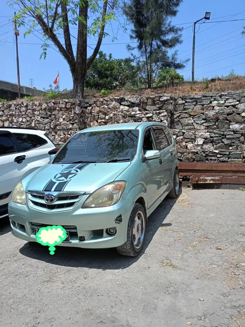 Mobil Avanza Biru Metalik 2006