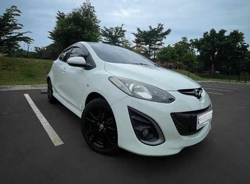 Mazda 2 HB R Type AT 2011 White