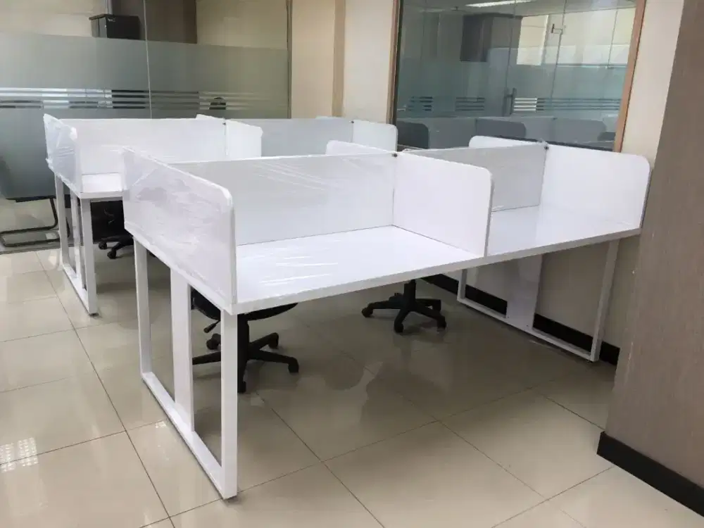 Meja kantor sekat custom