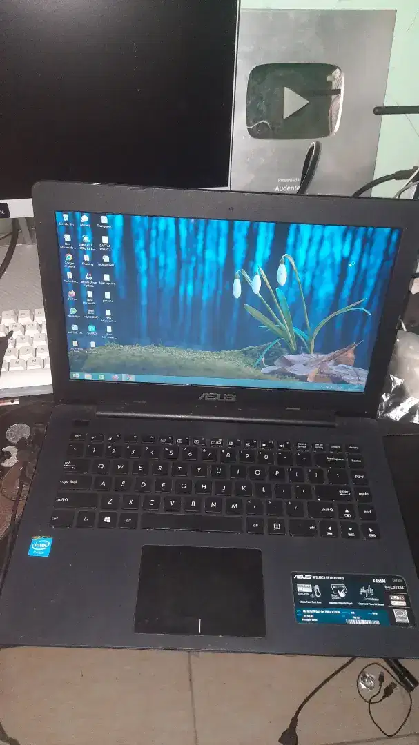 Laptop Asus X453M , cuma dipakai bikin skripsi. Beli tahun 2015