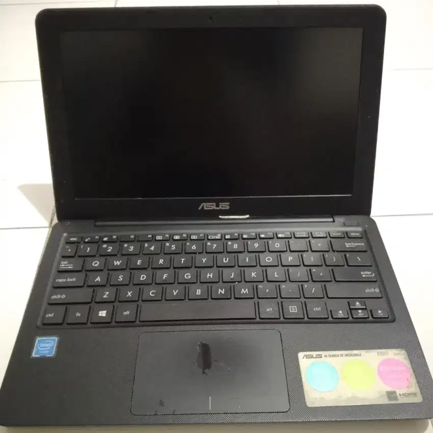 Laptop Bekas ASUS E202S Series