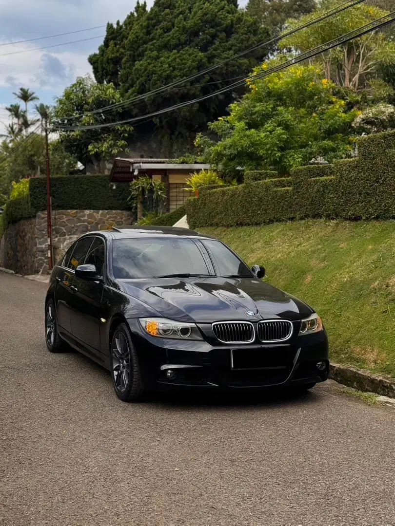 BMW E90 325i M EDITION ( RARE)