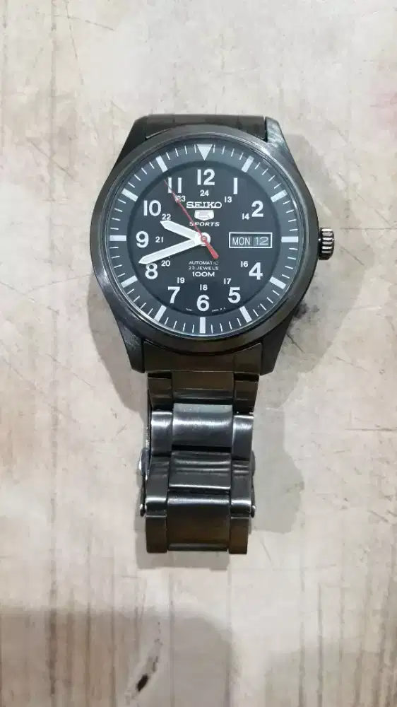 Seiko 5 Sports SNZG17K1