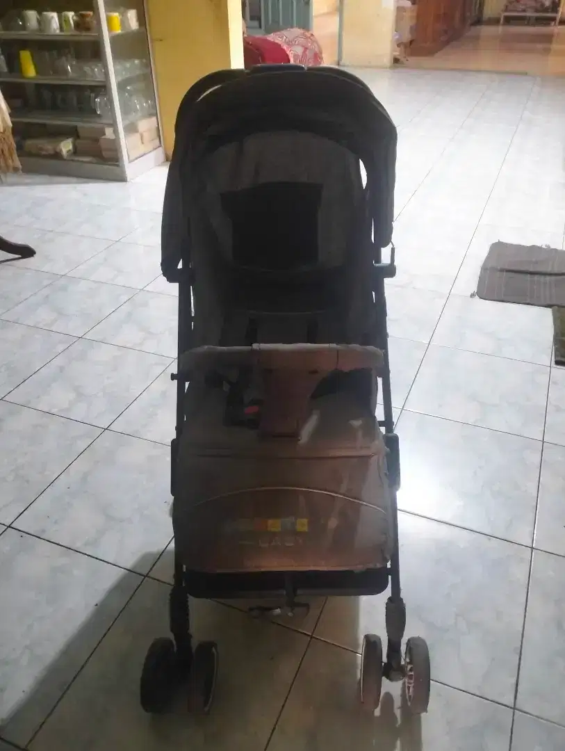 Kereta dorong bayi