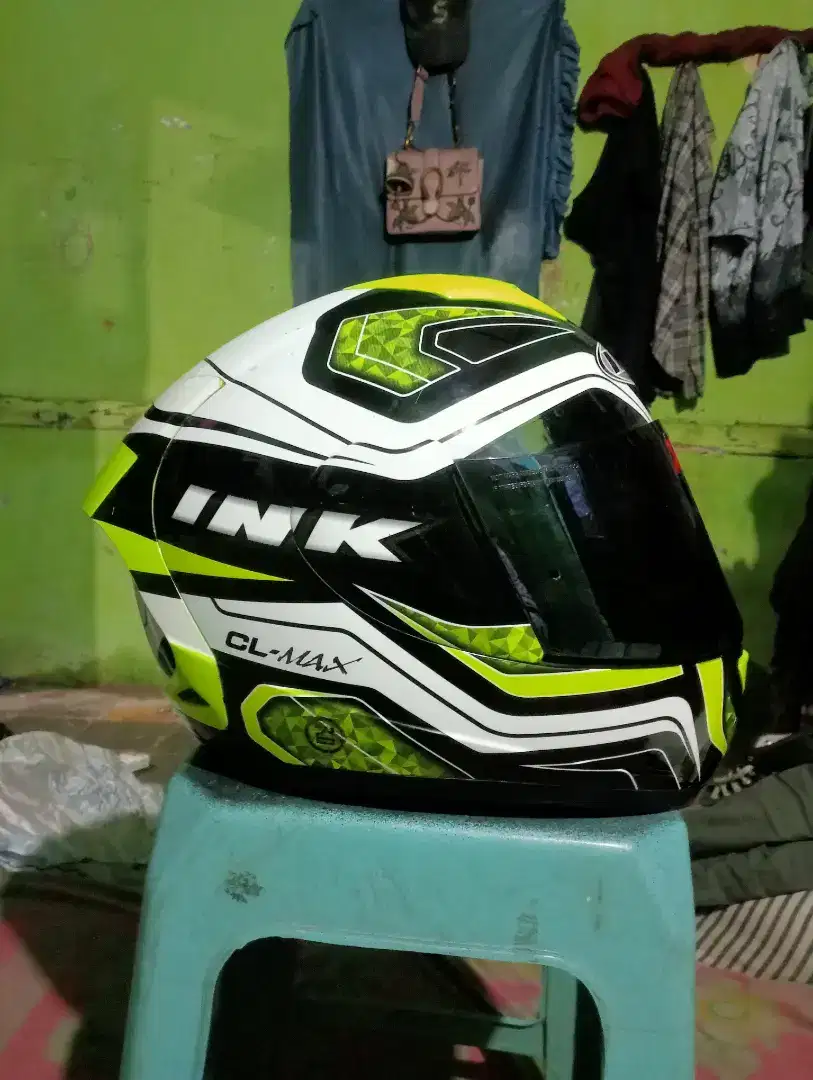 helm ink full face masih bagus original bahan adem ukuran m