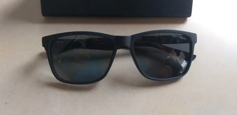 Kacamata merek TOMMY HILFIGER orginal