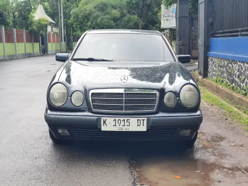 Mercedes Benz E230 W210 1996 Manual Low KM