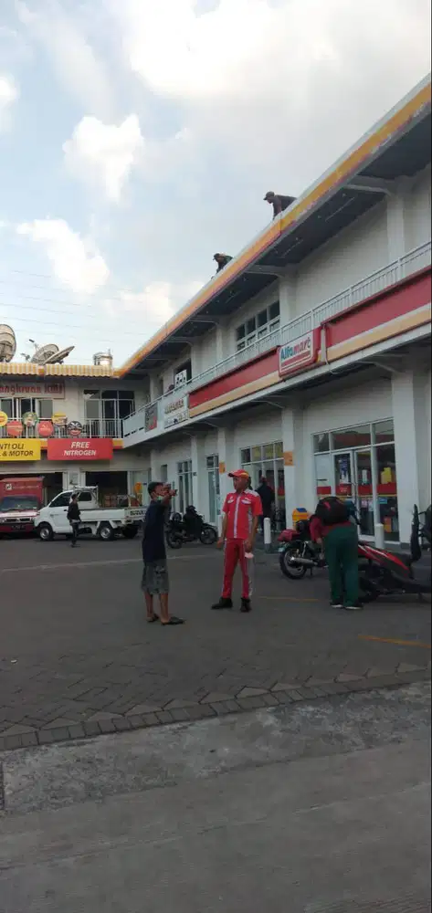 DIJUAL PON BENSIN JL RAYA KALIJUDAN DEPAN UNIVERSITAS WM LOKASI RAMAI