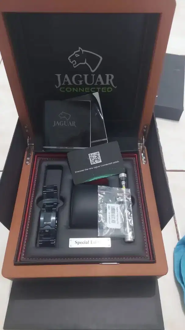 Jam Tangan Jaguar Connected Limited Edition 2 Sharp