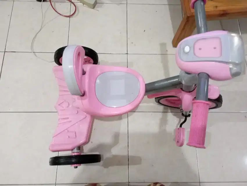 Jual 2 sepeda anak roda 3 dan sepeda roda 4