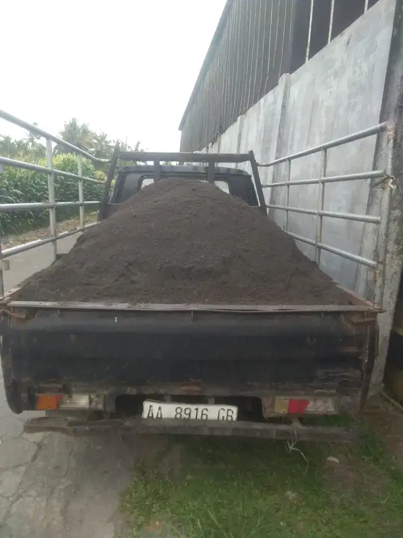 Pasir merapi dan batu pondasi