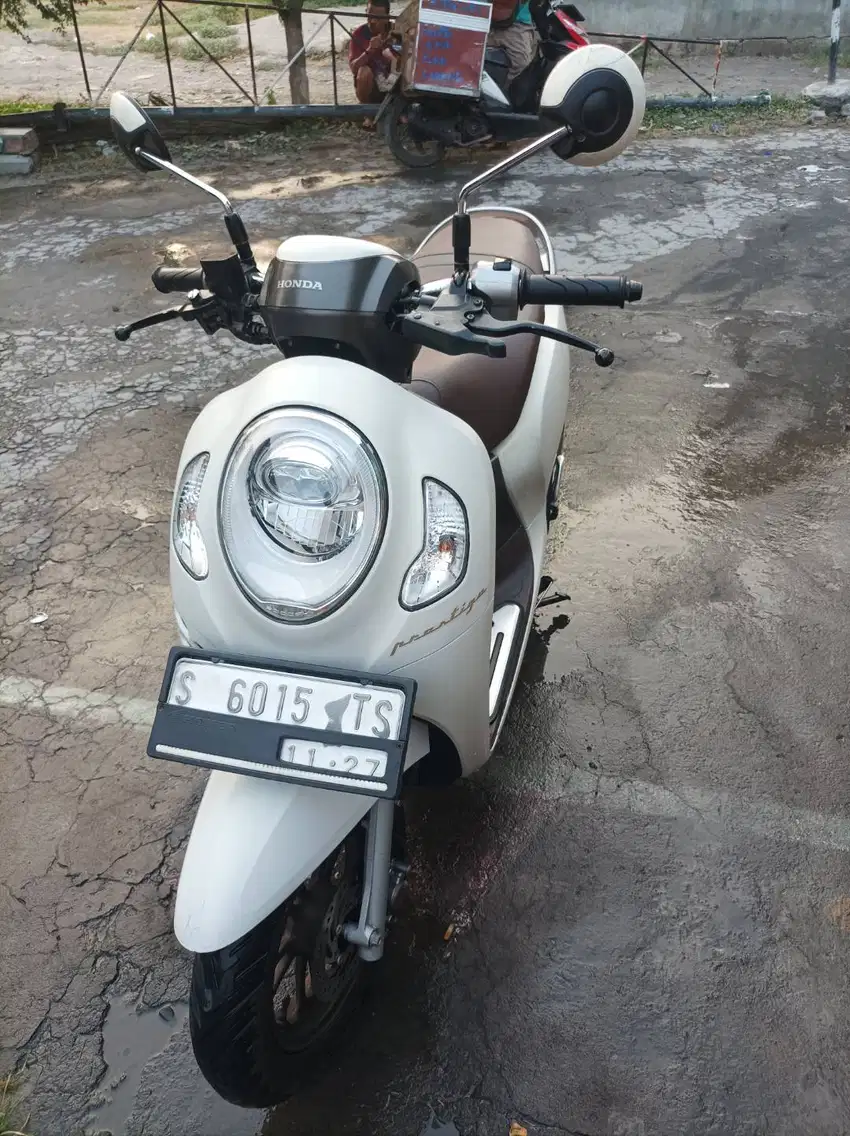 Scoopy putih prestige 2022