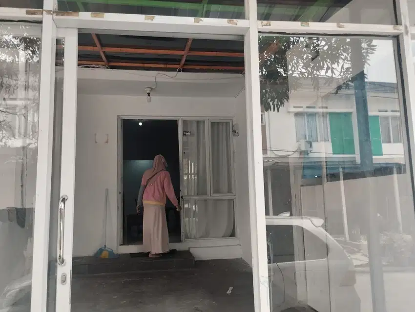 Disewa/dijual rumah 1,5 lantai sudah renov di Fluora - Talaga Bestari