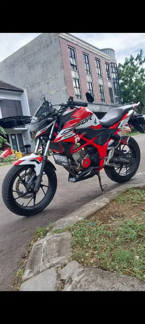 Honda cb150r 2018