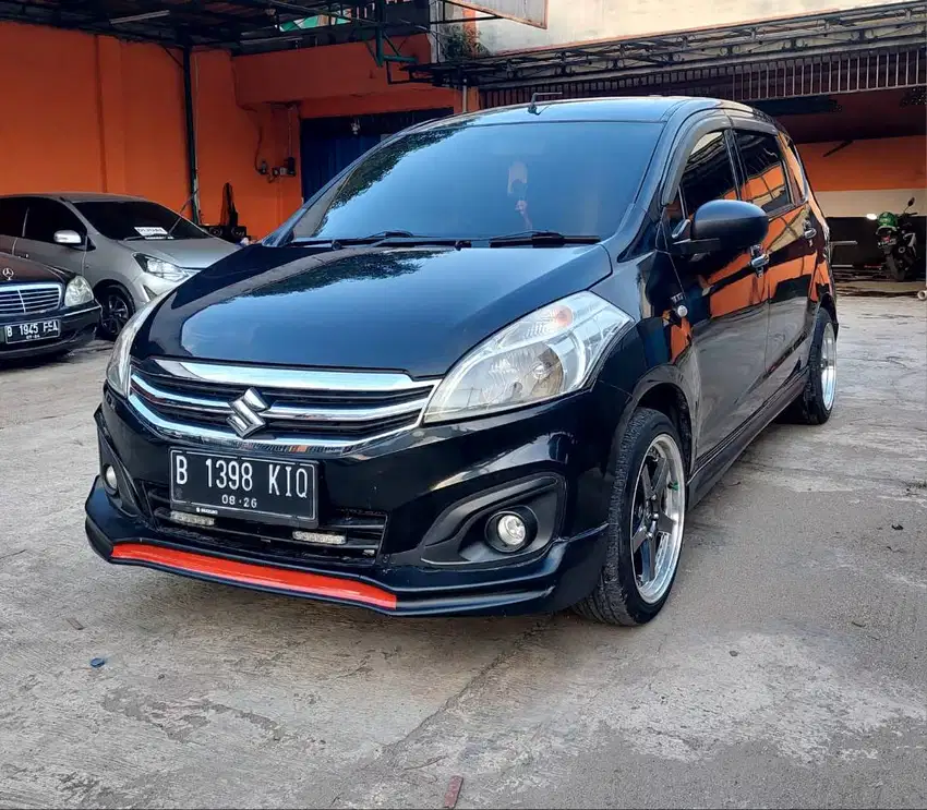 Di jual mobil ertiga gl 2016 mT