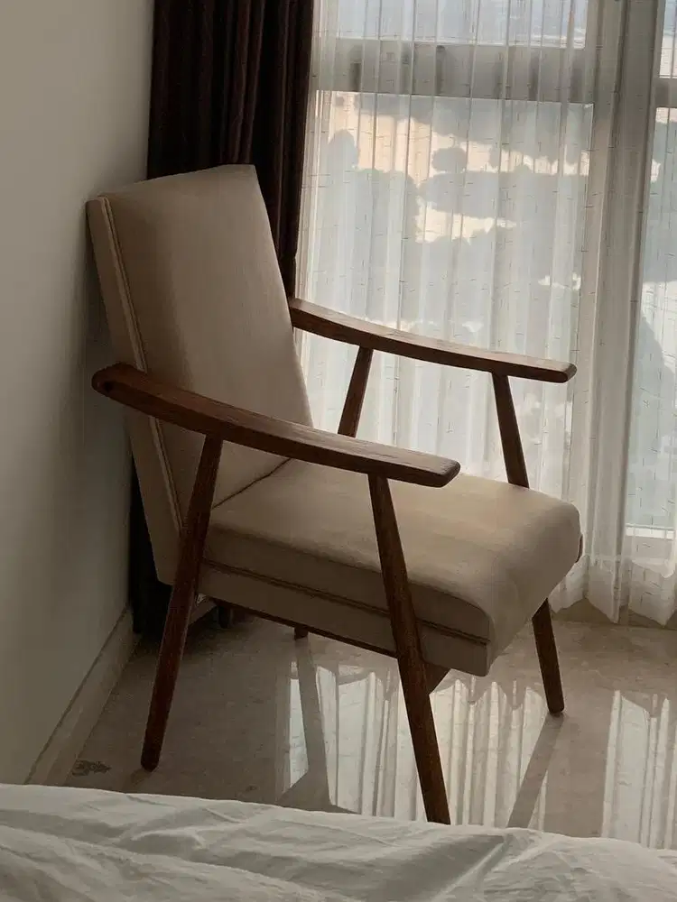 Bangku kayu jepara dengan bahan suede