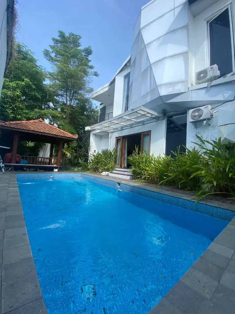 Rumah Cluster SHM strategis ada kolam renang dalam kota